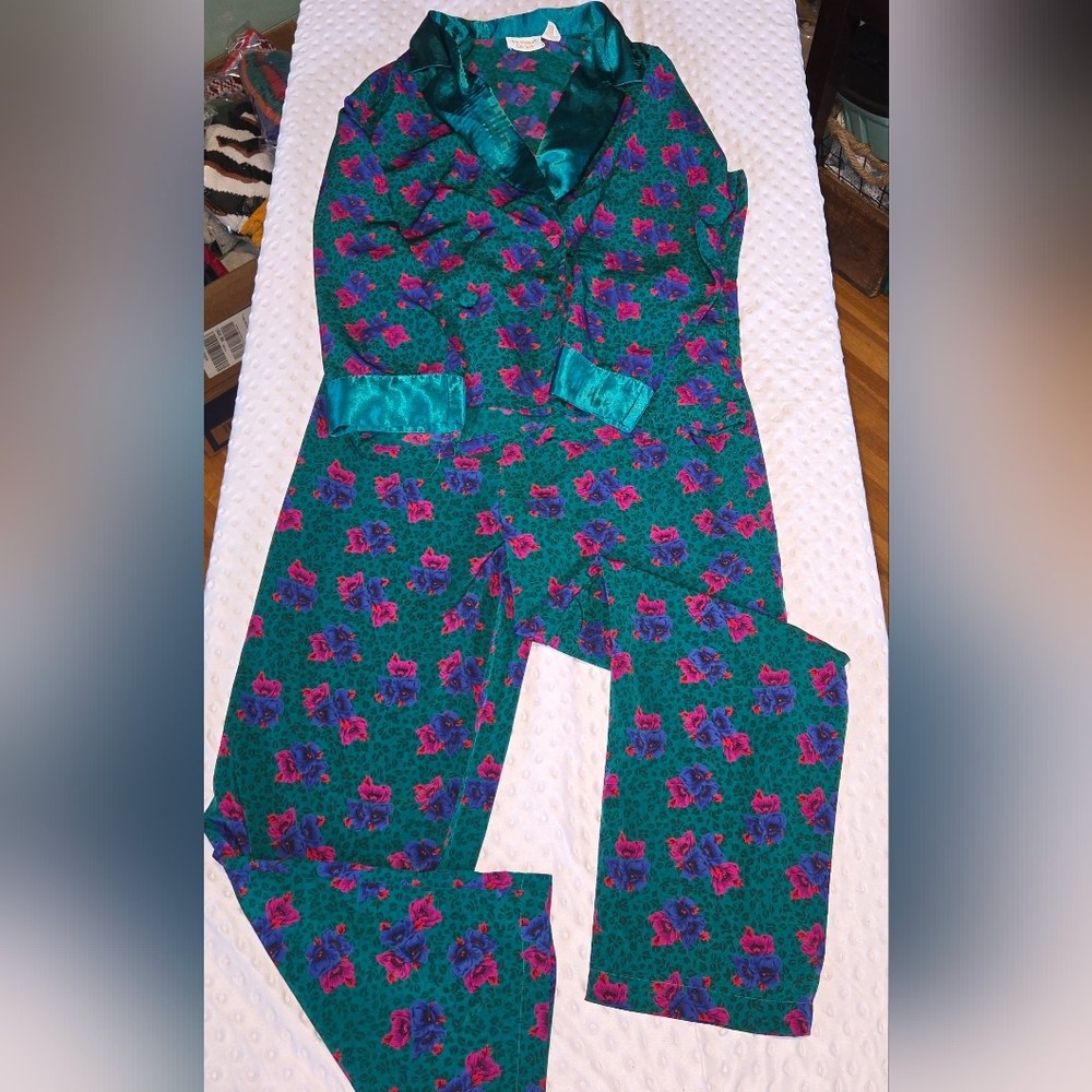 Vintage Victoria’s Secret Green & Purple Floral Satin Pajama Set Size Small
